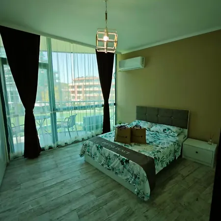 Sunny Cozy Апартаменты