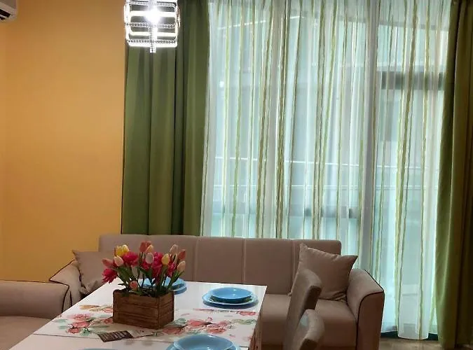 Sunny Cozy Апартаменты *